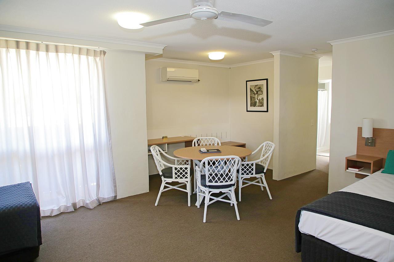 Darcy Arms Hotel Motel Gold Coast Bagian luar foto
