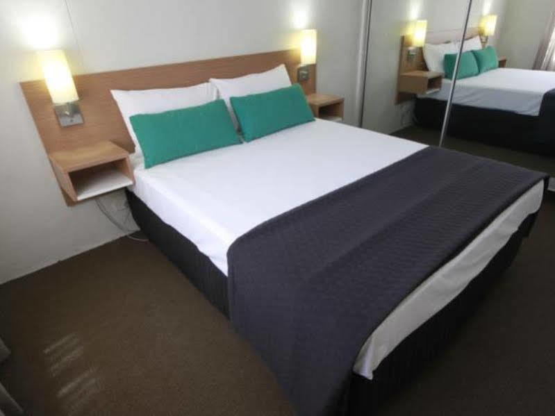 Darcy Arms Hotel Motel Gold Coast Bagian luar foto