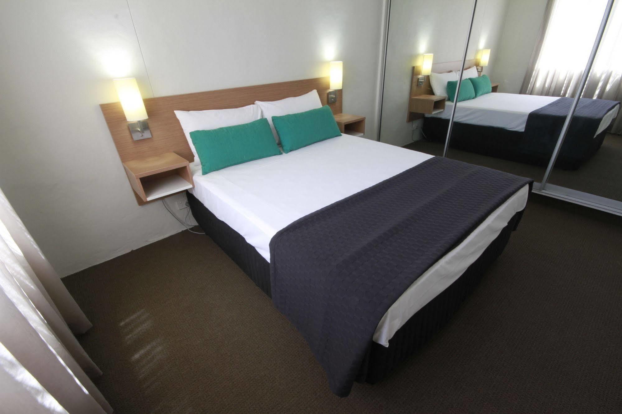 Darcy Arms Hotel Motel Gold Coast Bagian luar foto