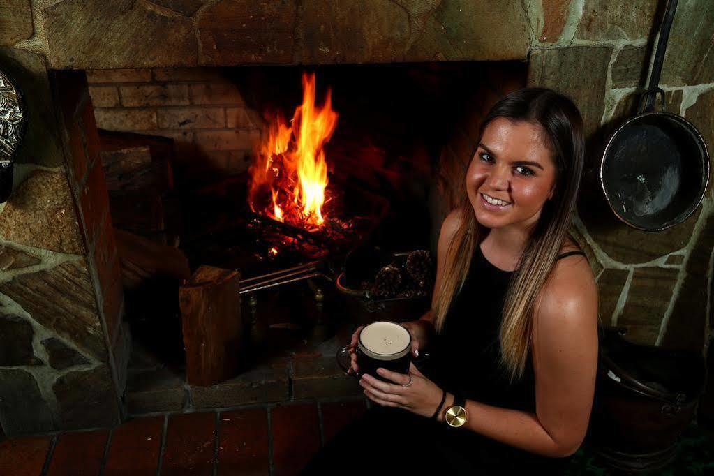 Darcy Arms Hotel Motel Gold Coast Bagian luar foto